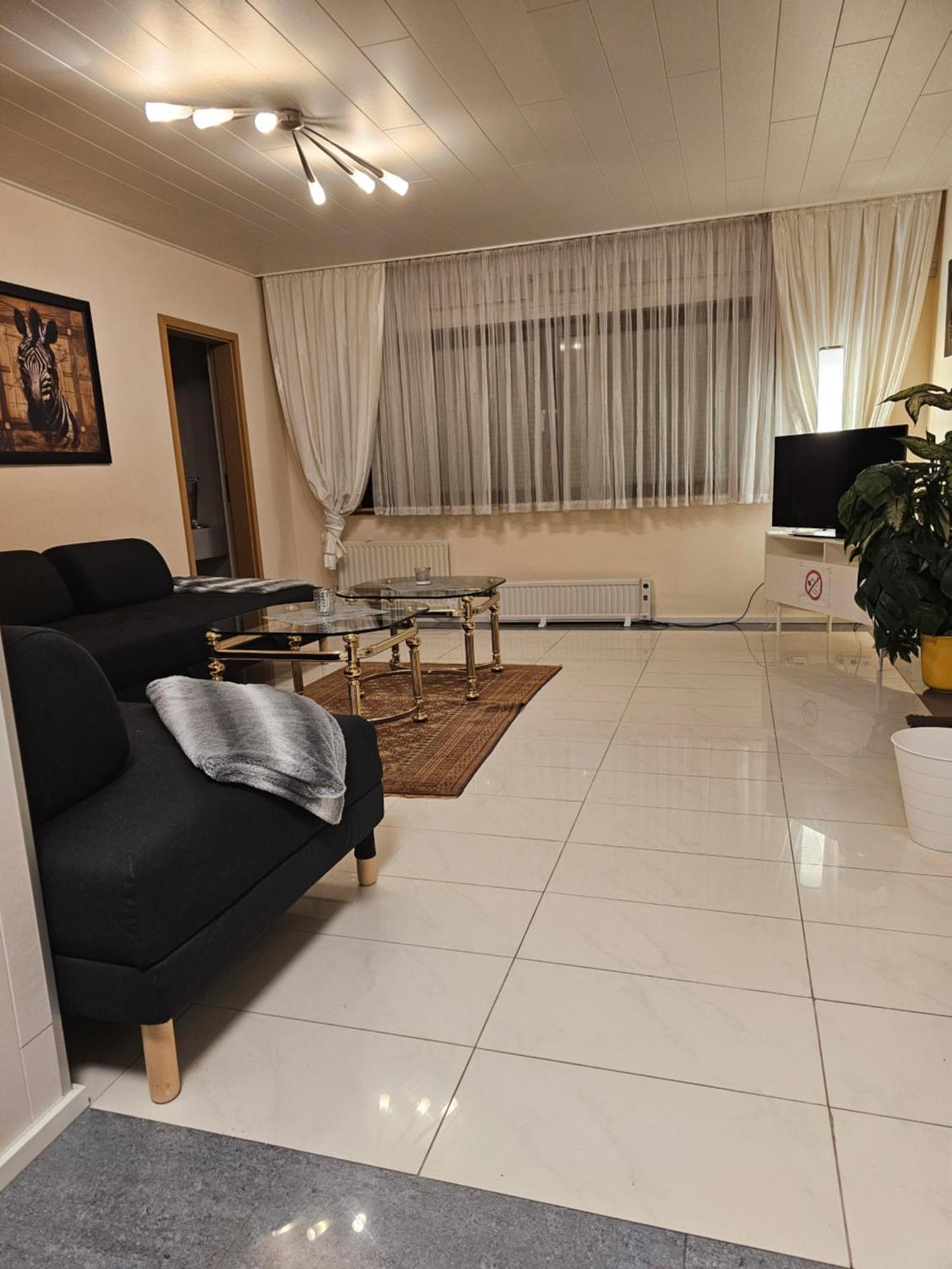 Samad Wohnen Apartment Есен Стая снимка